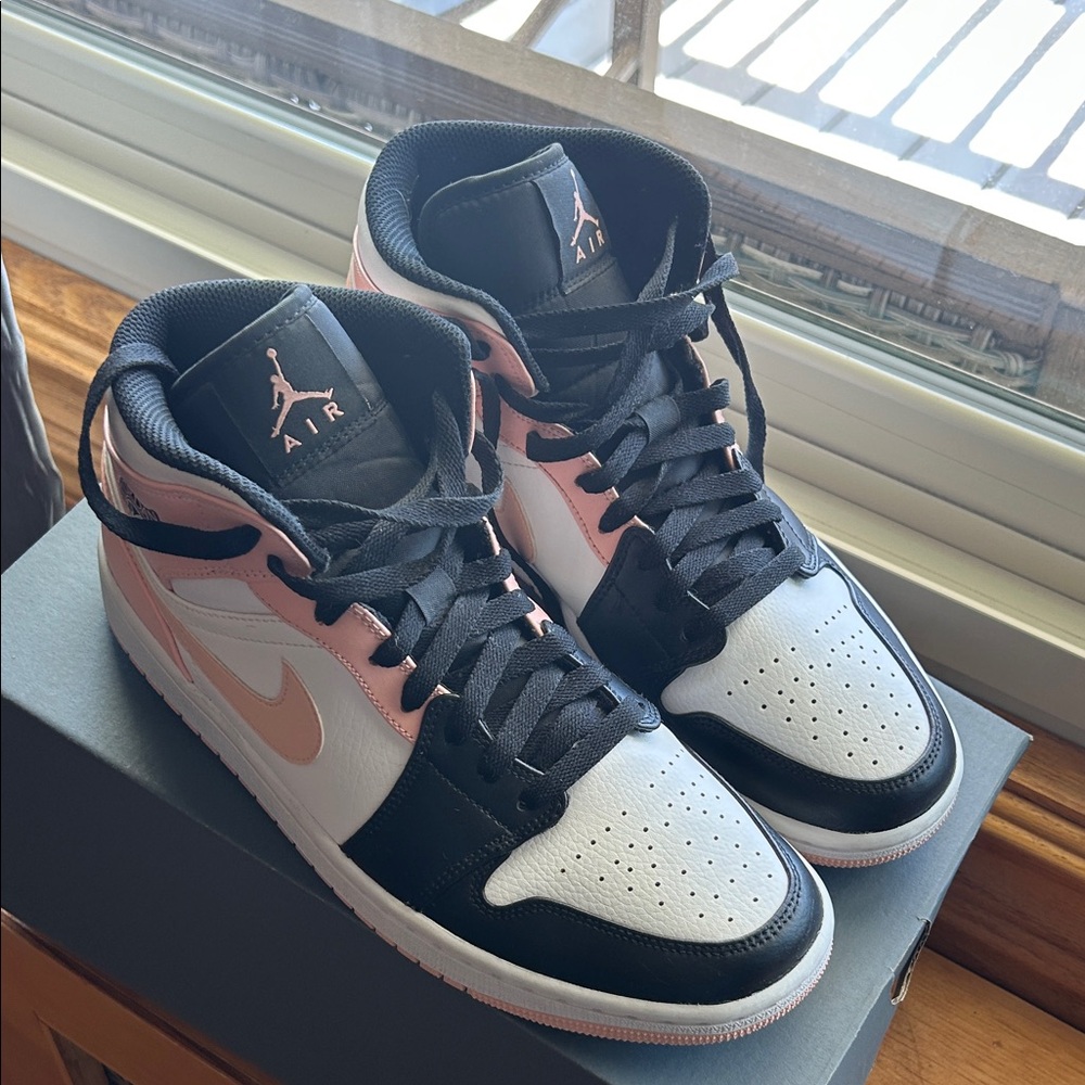 Nike Air Jordan 1 Mid White Black Pink